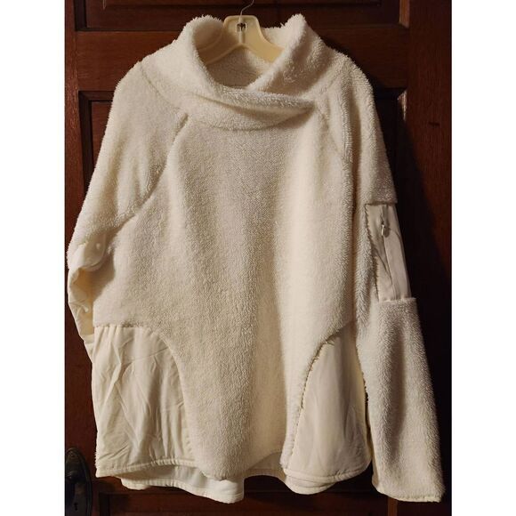 Athletic Works Women's WHITE Fur Sweatshirt - Picture 1 of 8